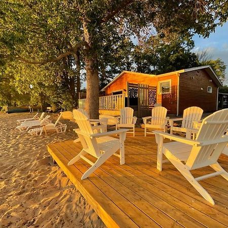 The Finch Beach Resort North Bay Eksteriør billede